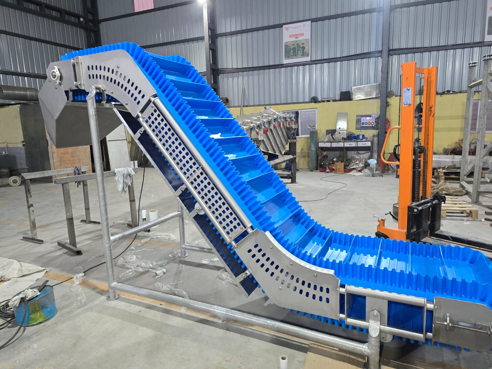 Inclined Belt Conveyor