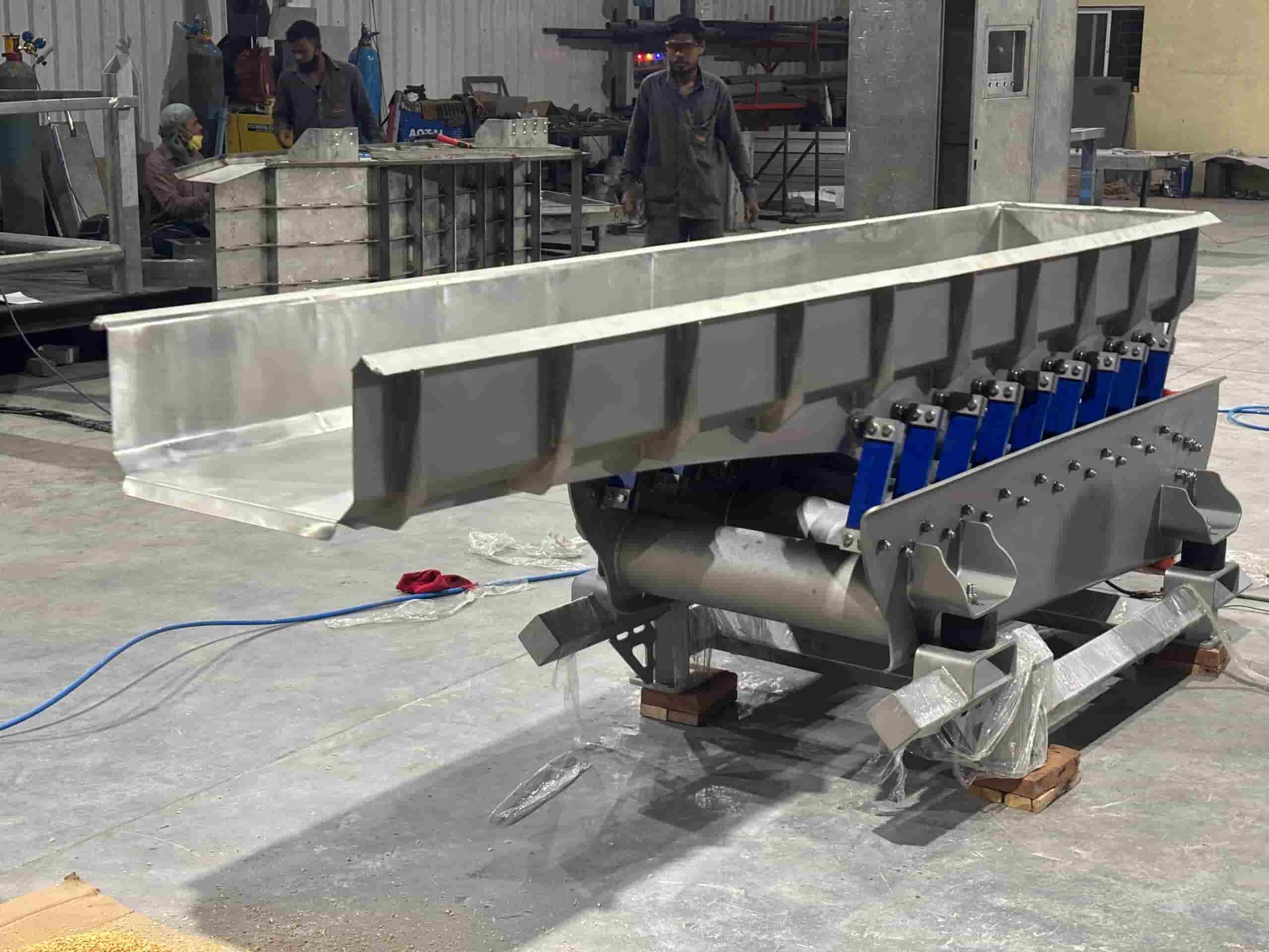 Vibrating Conveyour Yuga-we100 Pune